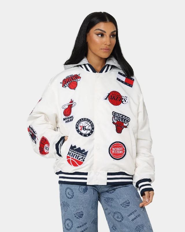 Tommy Jeans Tommy Jeans X NBA M16 Jacket Ancient White Insulated Jacket Fitted Jacket Loose Jacket