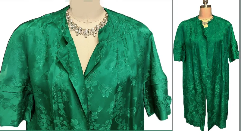 *  VINTAGE EMERALD GREEN BROCADE CLUTCH EVENING COAT WITH HUGE BUTTONS ON SLEEVES IN SHAMROCK Hooded Caped Scarf