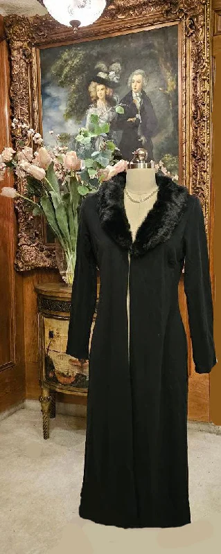 BLACK LIGHTWEIGHT DUSTER COAT FOR IN BETWEEN SEASONS WITH A FAUX FUR COLLAR Three-Quarter Sleeve Elbow Sleeve Wrist Sleeve